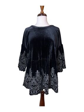 Savanna Jane Tunic Size  LBlack Velvet Embroidered Peasant Elegant Gothic